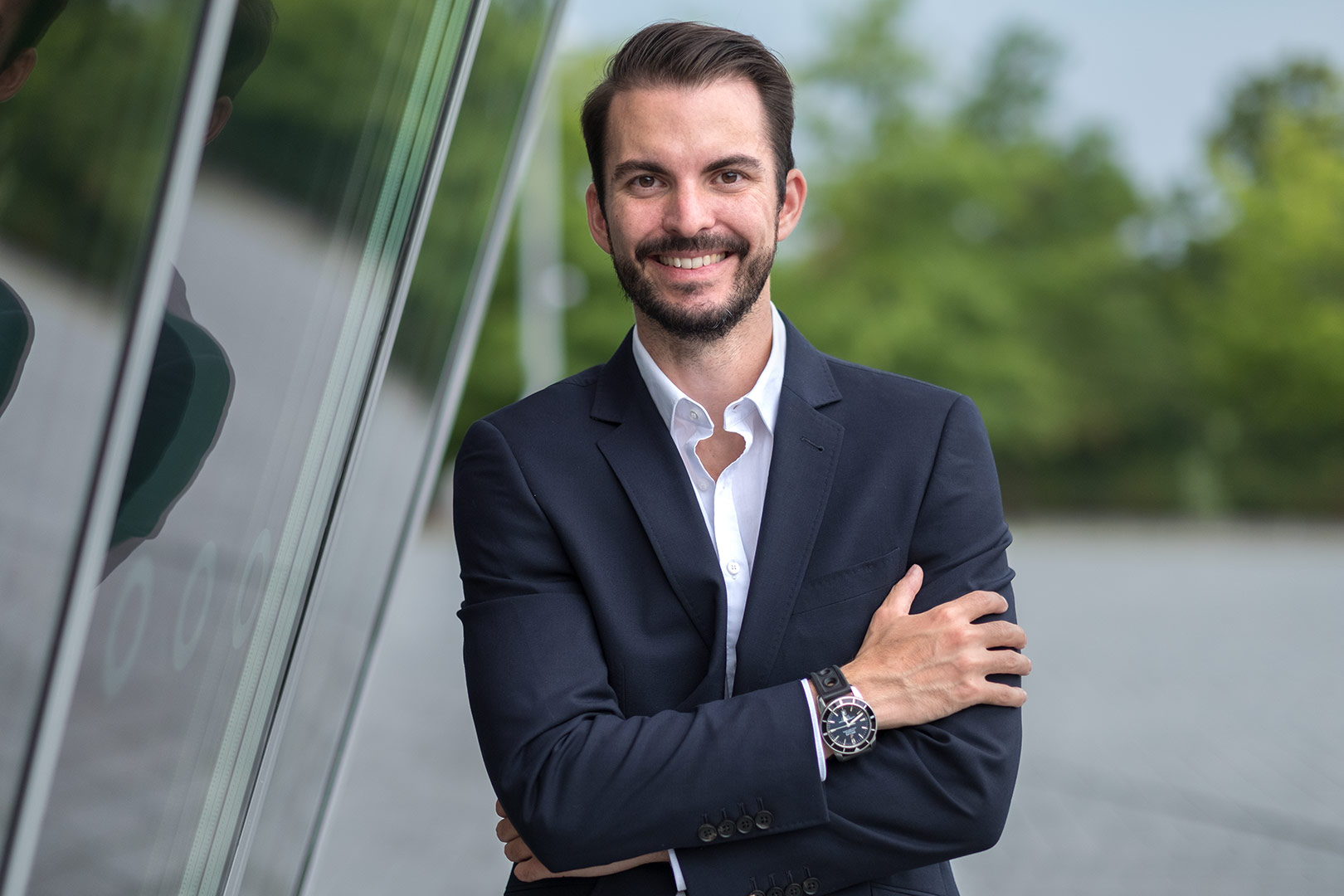 Gerrit-Business-Portrait-Querformat Portrait von Unternehmensberater Gerrit Speidel im Anzug